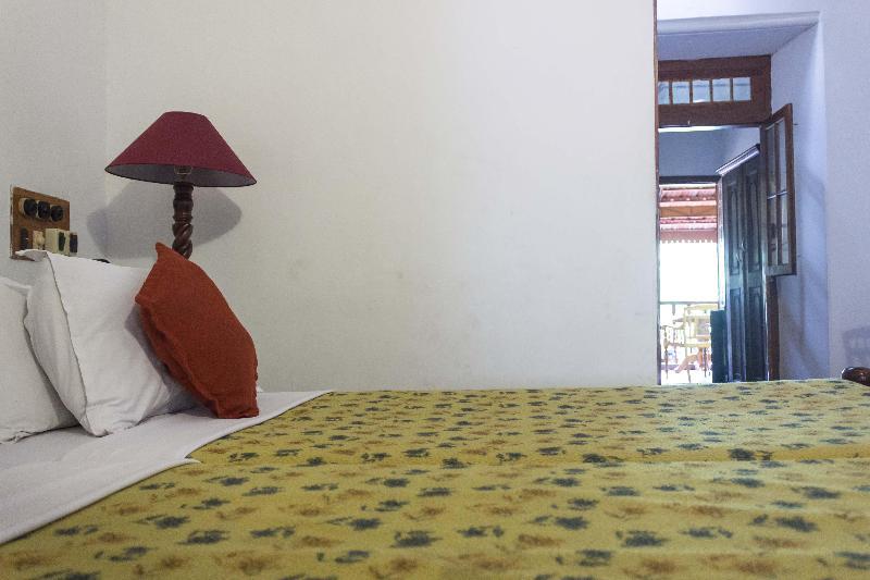 Rossitta Wood Castle Bed & Breakfast Kochi Bagian luar foto